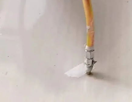 雅江瓷砖空鼓维修公司专业解答在瓷砖铺贴过程中，如果使用的砂料过粗（如全部使用了粗砂），可能会导致以下问题