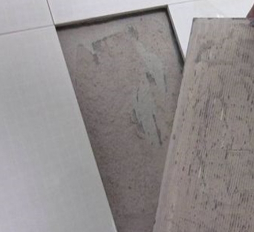 雅江瓷砖空鼓维修公司分享瓷砖铺贴时如果打浆（即涂抹在瓷砖背面和基层上的砂浆或瓷砖胶）过少，会带来以下问题